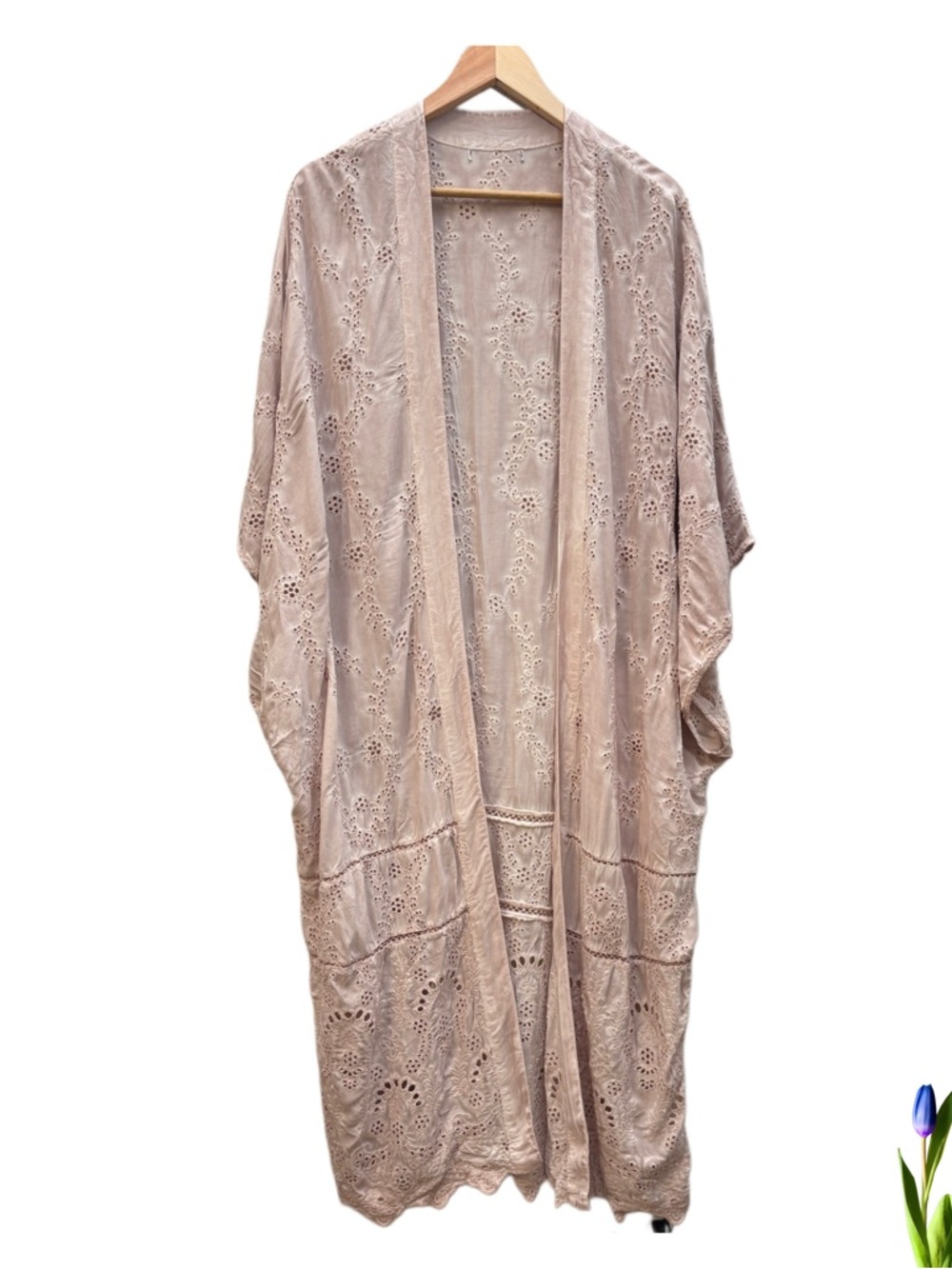 Keiko Kimono in Rosewater
Oil
Young Fabulous & Broke (No Tag For brand or Size)